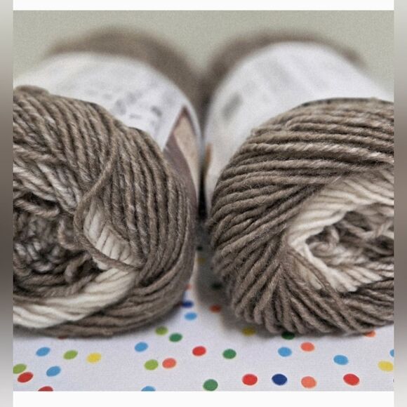 Lion Brand Scarfie Yarn CREAM/TAUPE 5.3 OZ - Picture 2 of 9